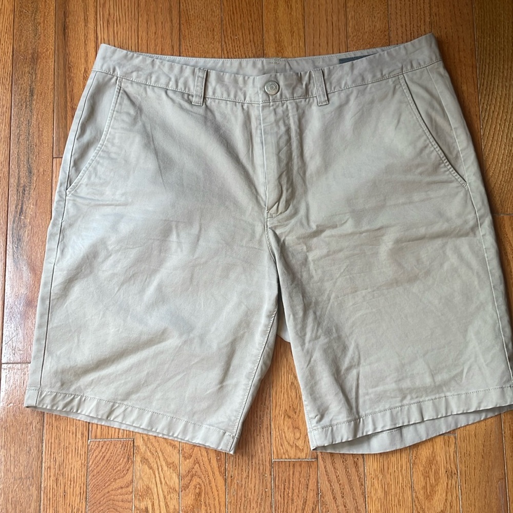 Bonobos Mens Shorts - Khaki 9 inch inseam Size 35